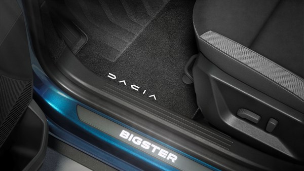 Tapis de sol textile premium et seuils de porte éclairés - Accessoires Dacia Bigster