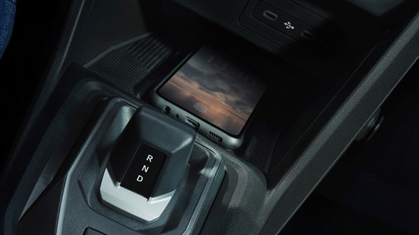 Chargeur à induction intégré - Dacia Sandero